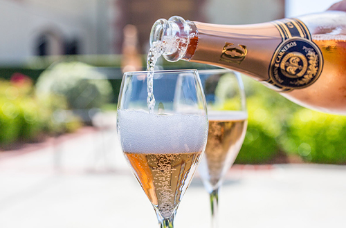 rose pour into sparkling wine flute